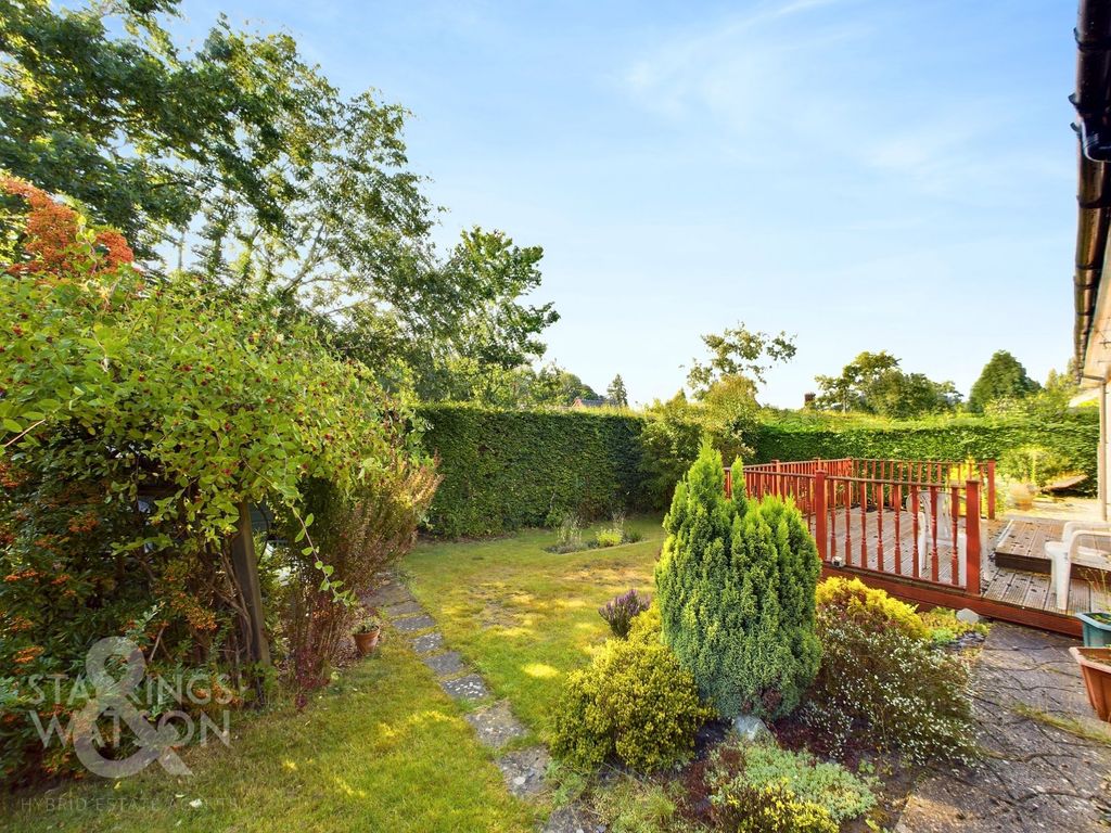 3 bed detached bungalow for sale in St. Marys Close, Flixton, Bungay NR35, £335,000