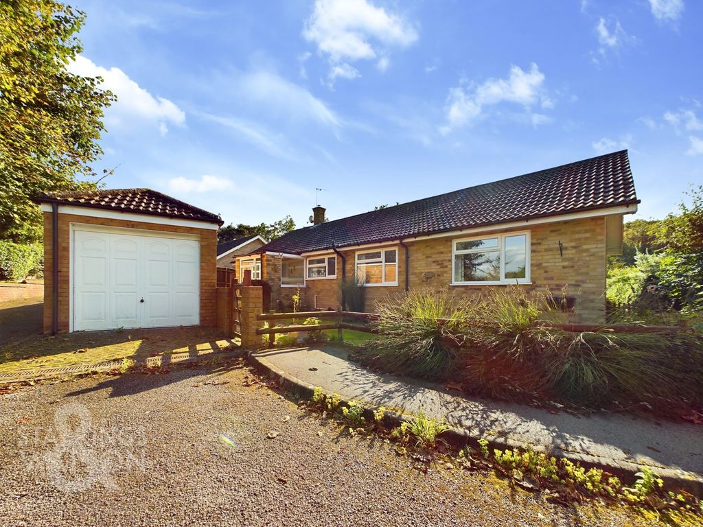 3 bed detached bungalow for sale in St. Marys Close, Flixton, Bungay NR35, £335,000