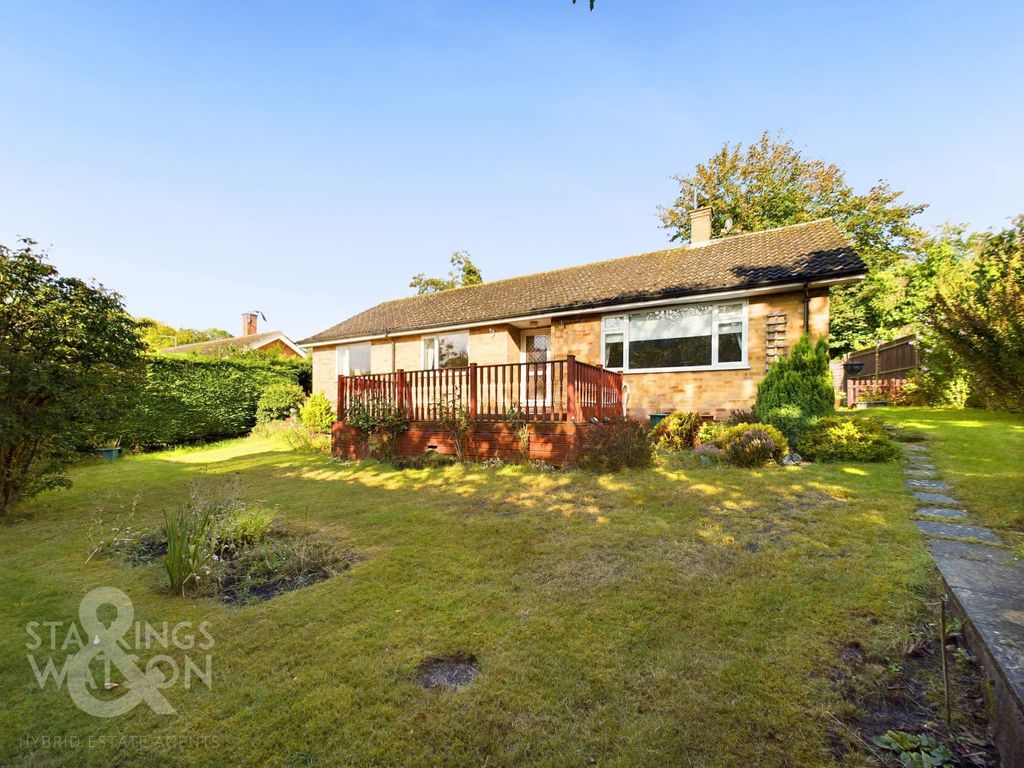 3 bed detached bungalow for sale in St. Marys Close, Flixton, Bungay NR35, £335,000