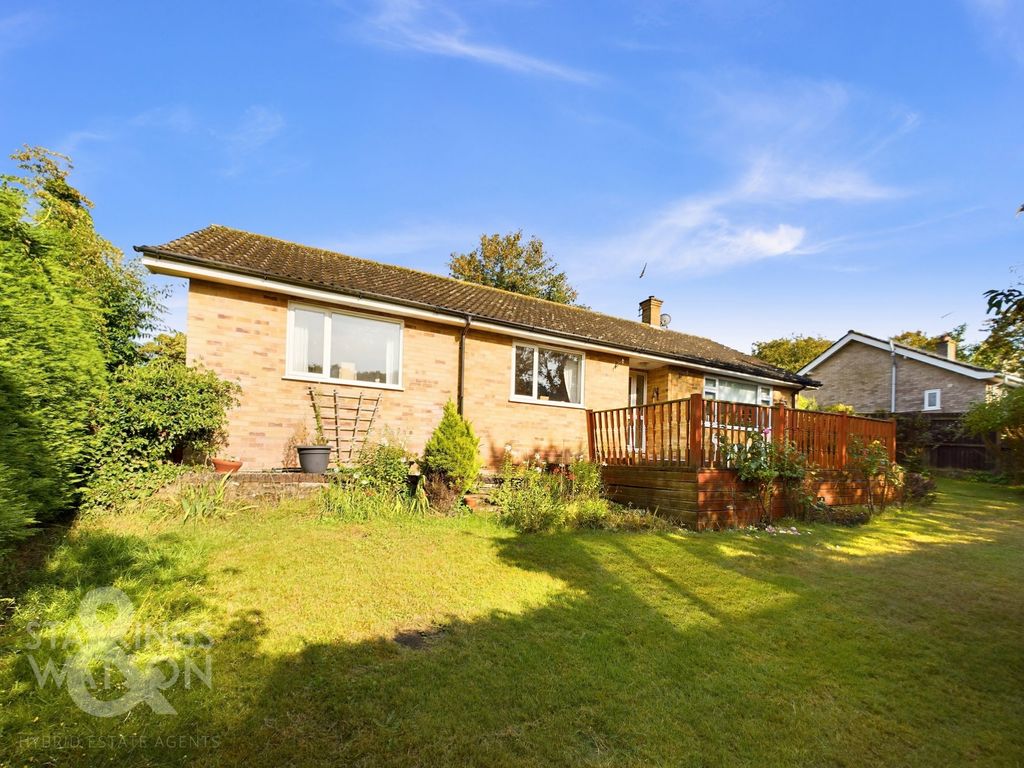 3 bed detached bungalow for sale in St. Marys Close, Flixton, Bungay NR35, £335,000