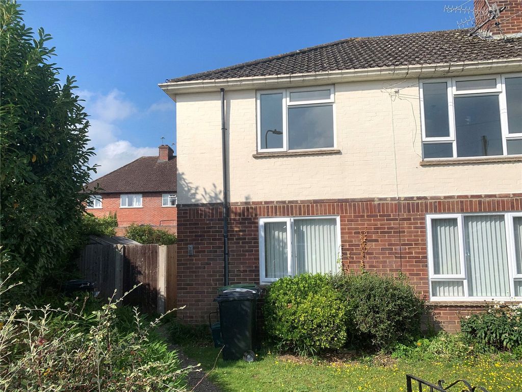 2 bed maisonette for sale in Andrews Close, Theale, Reading, Berkshire RG7, £235,000