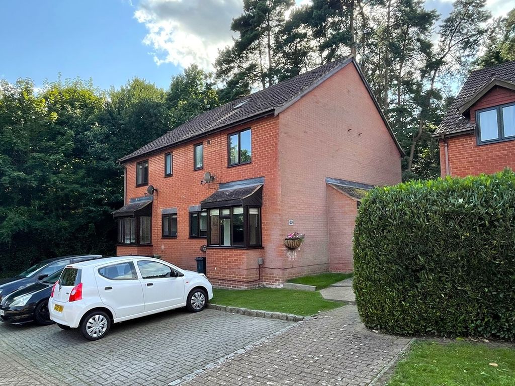 1 bed semi-detached house for sale in Maguire Drive, Frimley GU16, £250,000