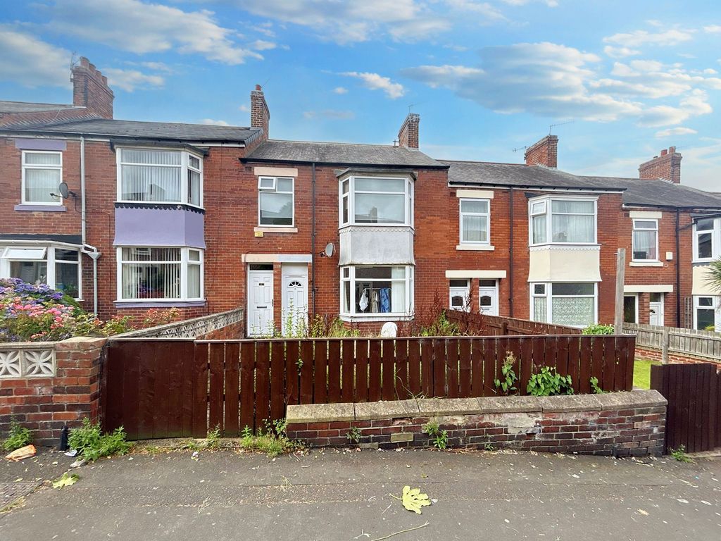 2 bed flat for sale in Axwell Terrace, Swalwell, Newcastle Upon Tyne NE16, £70,000