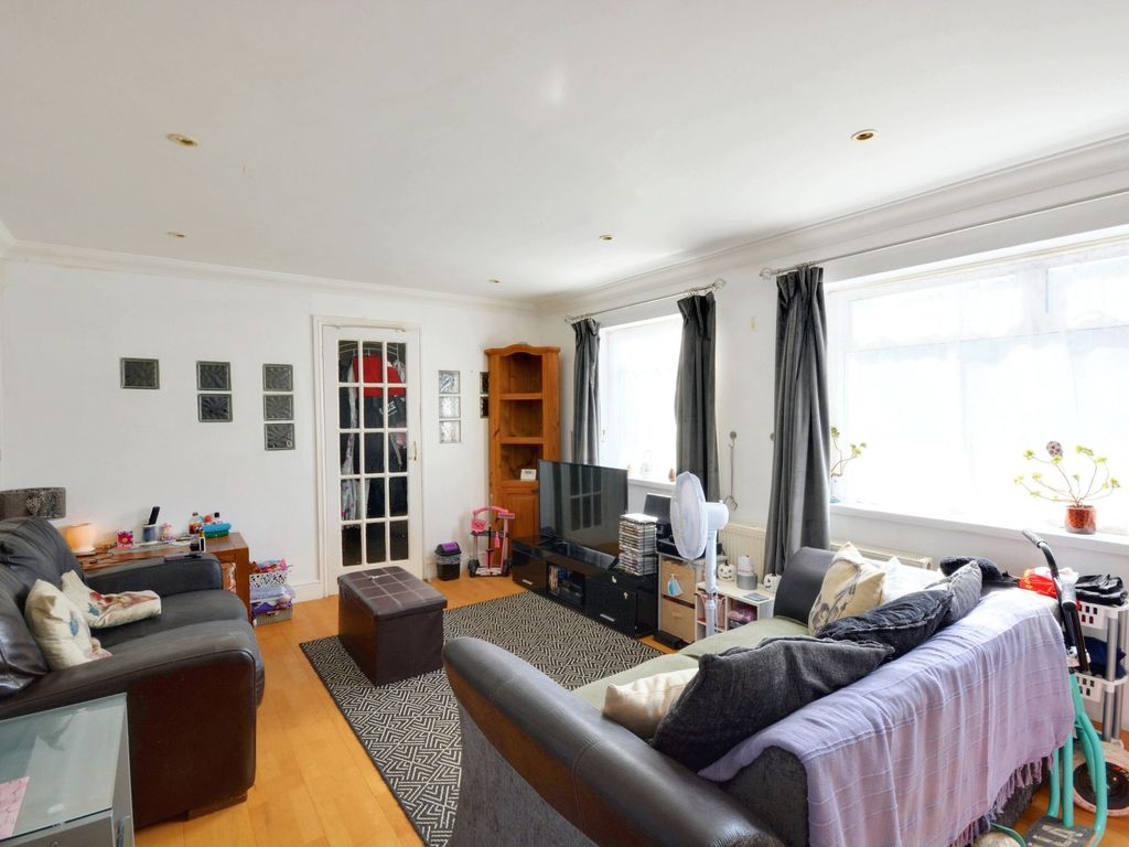 4 bed end terrace house for sale in Kilndown Close, Ashford TN23, £230,000
