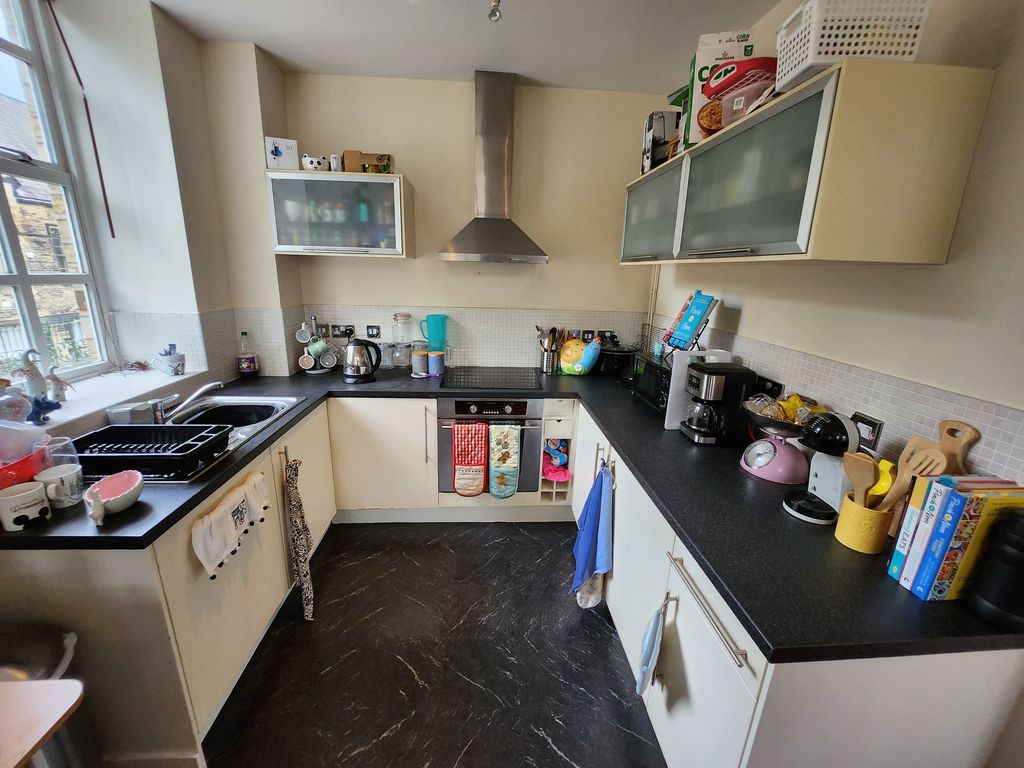 2 bed flat for sale in Berwick Street, Causeway House Berwick Street HX1, £85,000