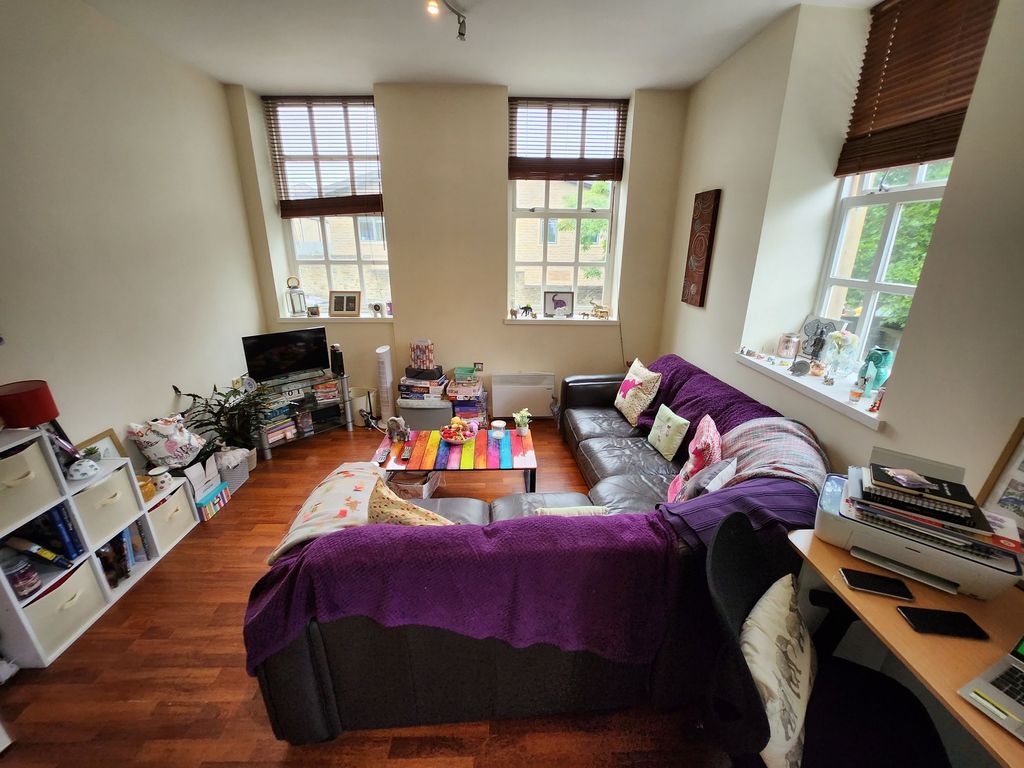 2 bed flat for sale in Berwick Street, Causeway House Berwick Street HX1, £85,000