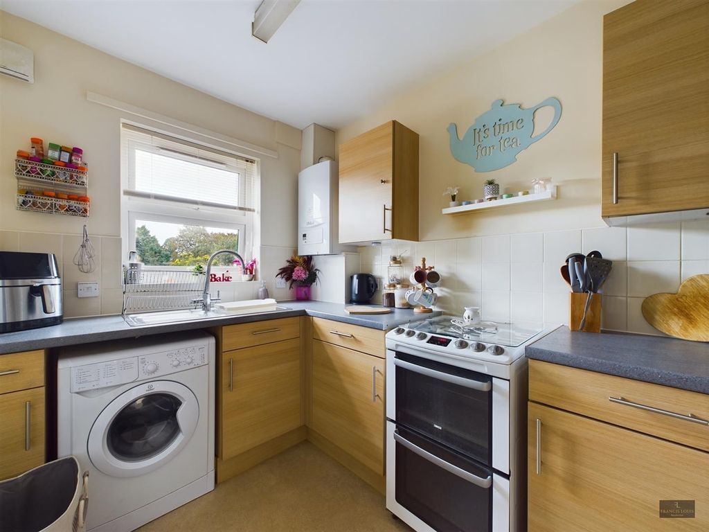 2 bed property for sale in Bowling Green View, Cullompton EX15, £112,500
