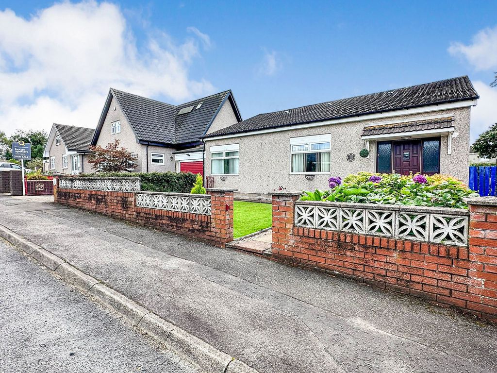3 bed detached bungalow for sale in Hawthorn Gardens, Larkhall ML9, £190,000