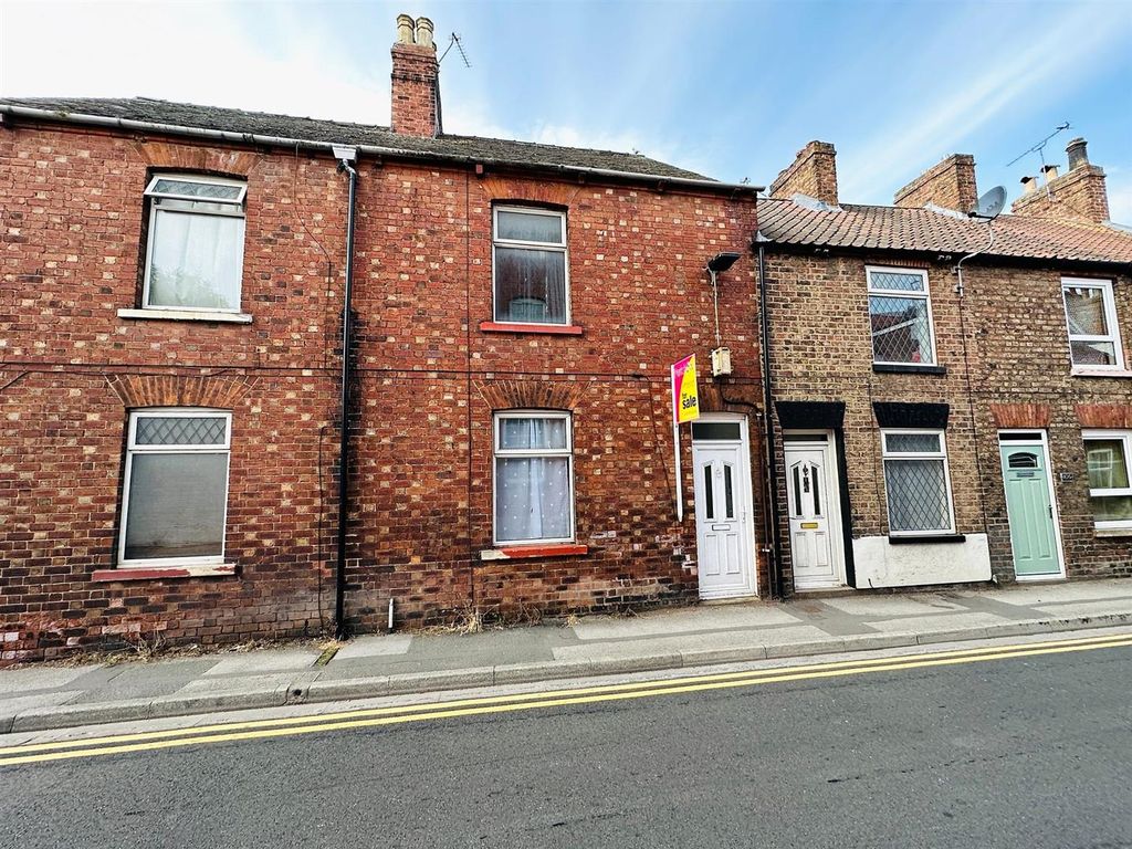 3 bed terraced house for sale in Millgate, Selby YO8, £110,000