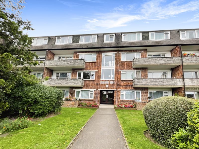 2 bed flat for sale in Redhill Drive, Bournemouth BH10, £200,000