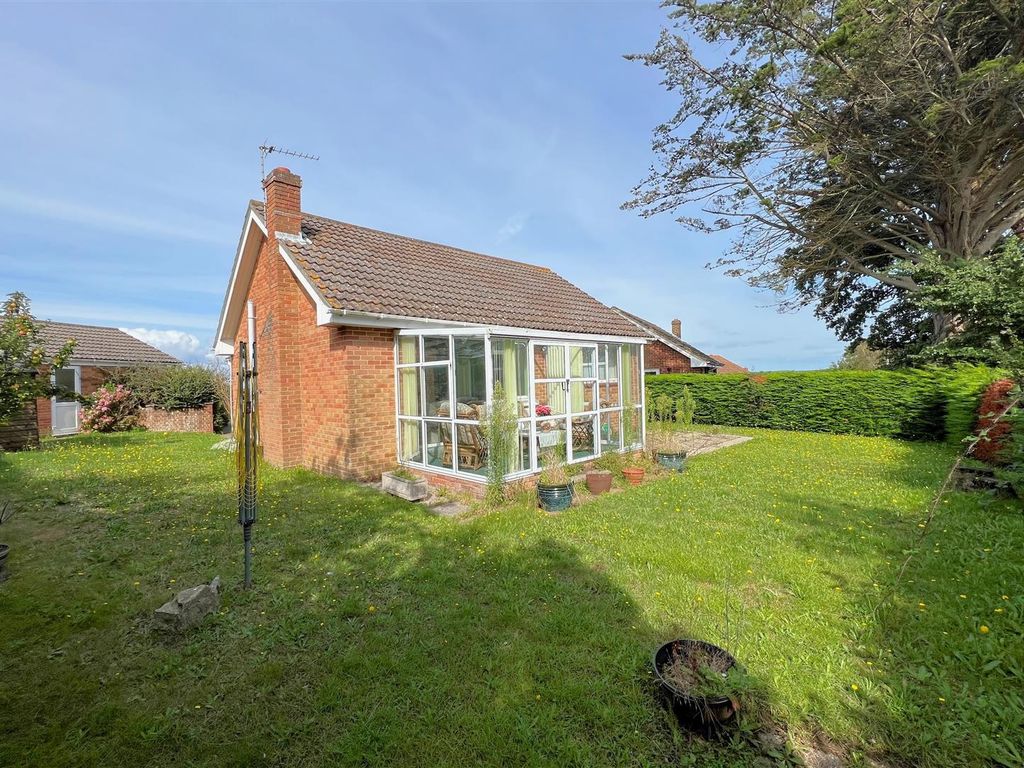3 bed detached bungalow for sale in Fairfield Way, Totland Bay PO39, £325,000
