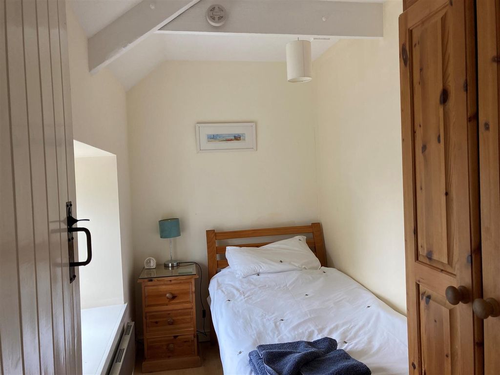 2 bed flat for sale in Lender Lane, Mullion, Helston TR12, £235,000