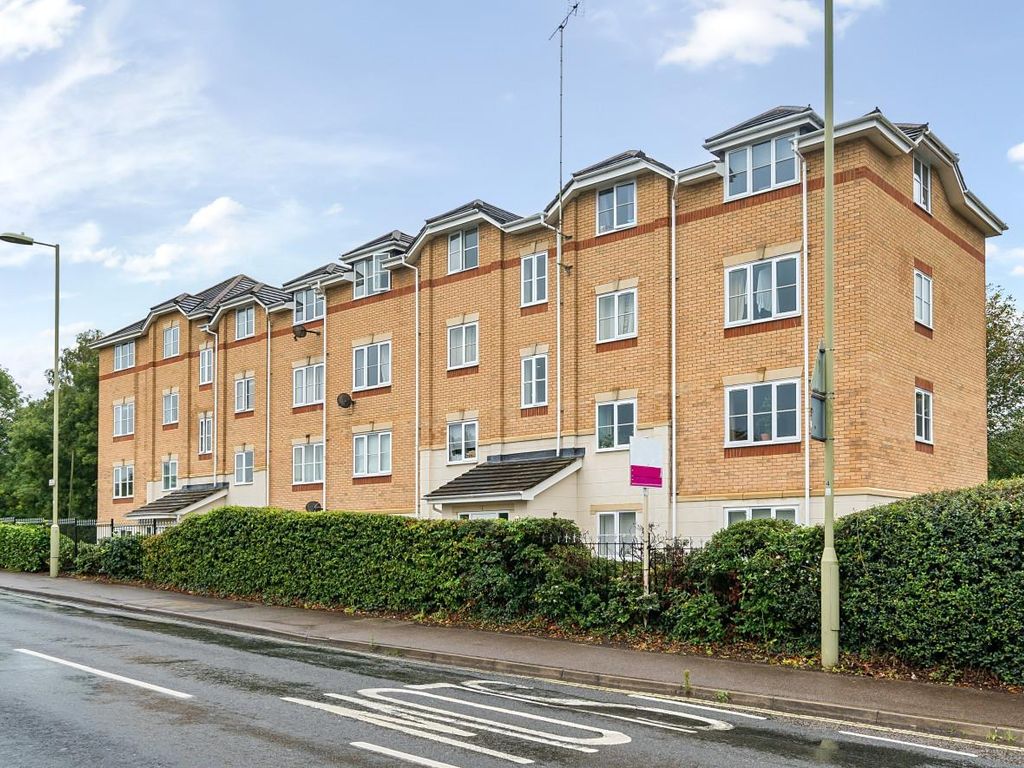 2 bed flat for sale in Hursley Road, Chandler's Ford, Eastleigh SO53, £179,950