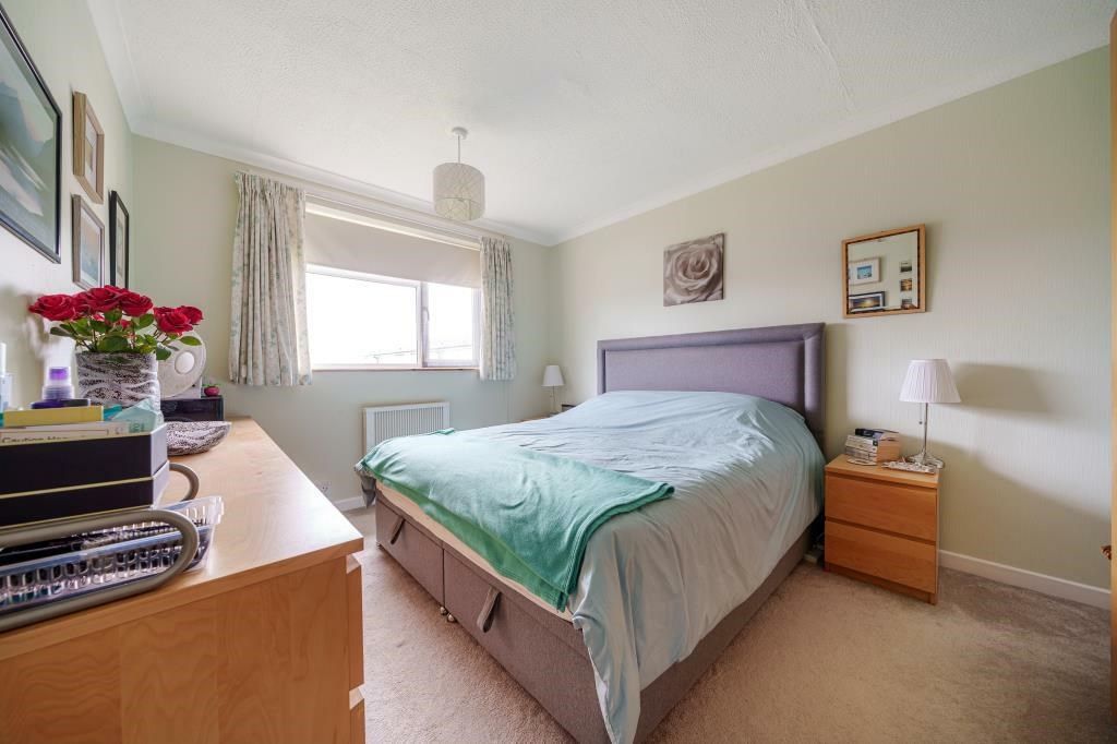 2 bed flat for sale in Gayhurst Road, High Wycombe HP13, £202,000