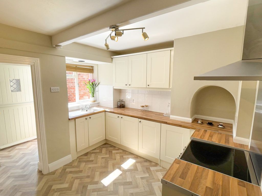 2 bed cottage for sale in Albert Place, Coggeshall CO6, £284,750