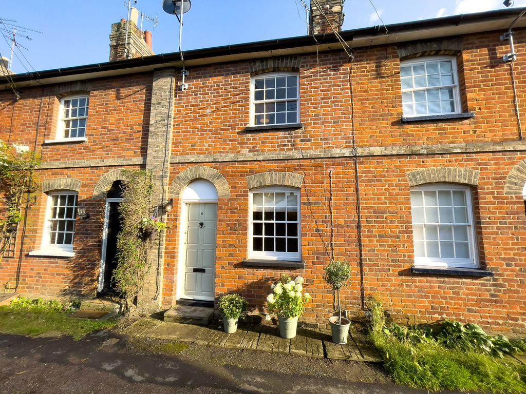 2 bed cottage for sale in Albert Place, Coggeshall CO6, £284,750