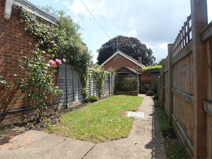 2 bed cottage for sale in Albert Place, Coggeshall CO6, £284,750