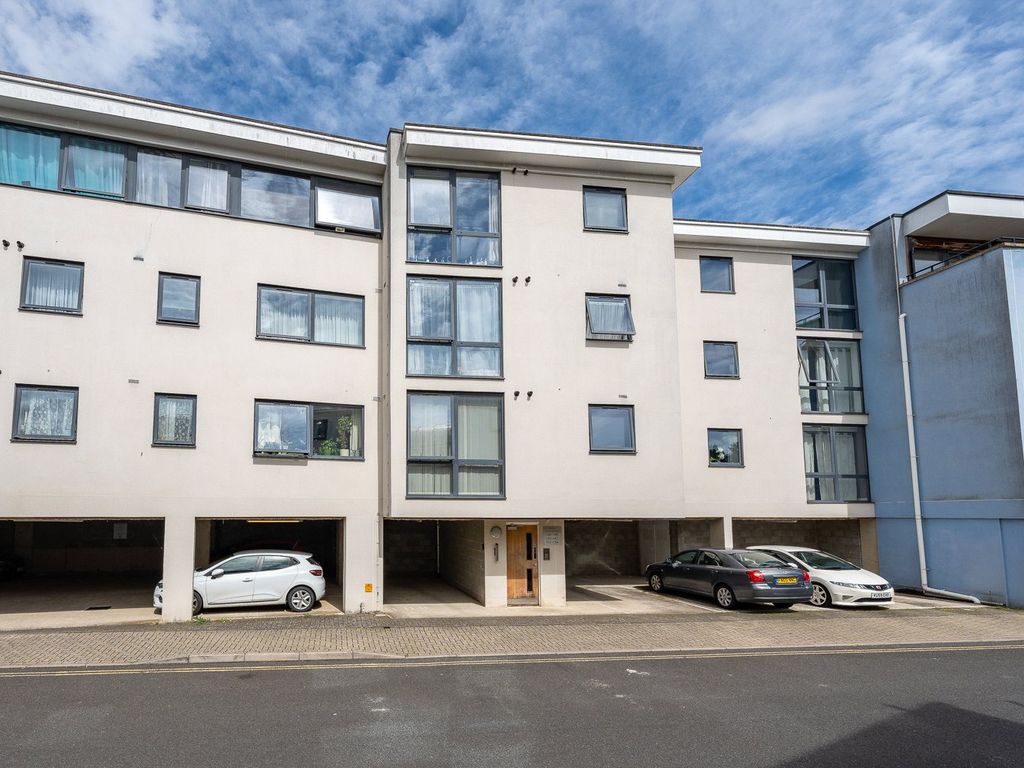 2 bed flat for sale in Clifford Way, Maidstone ME16, £190,000