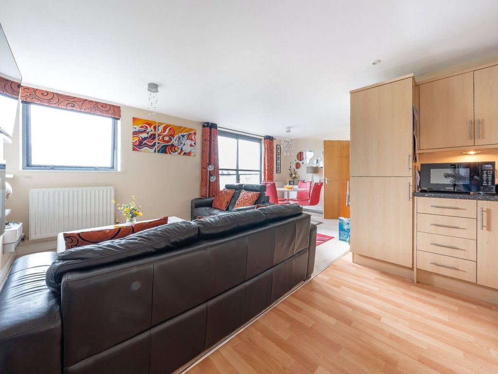 2 bed flat for sale in Clifford Way, Maidstone ME16, £220,000