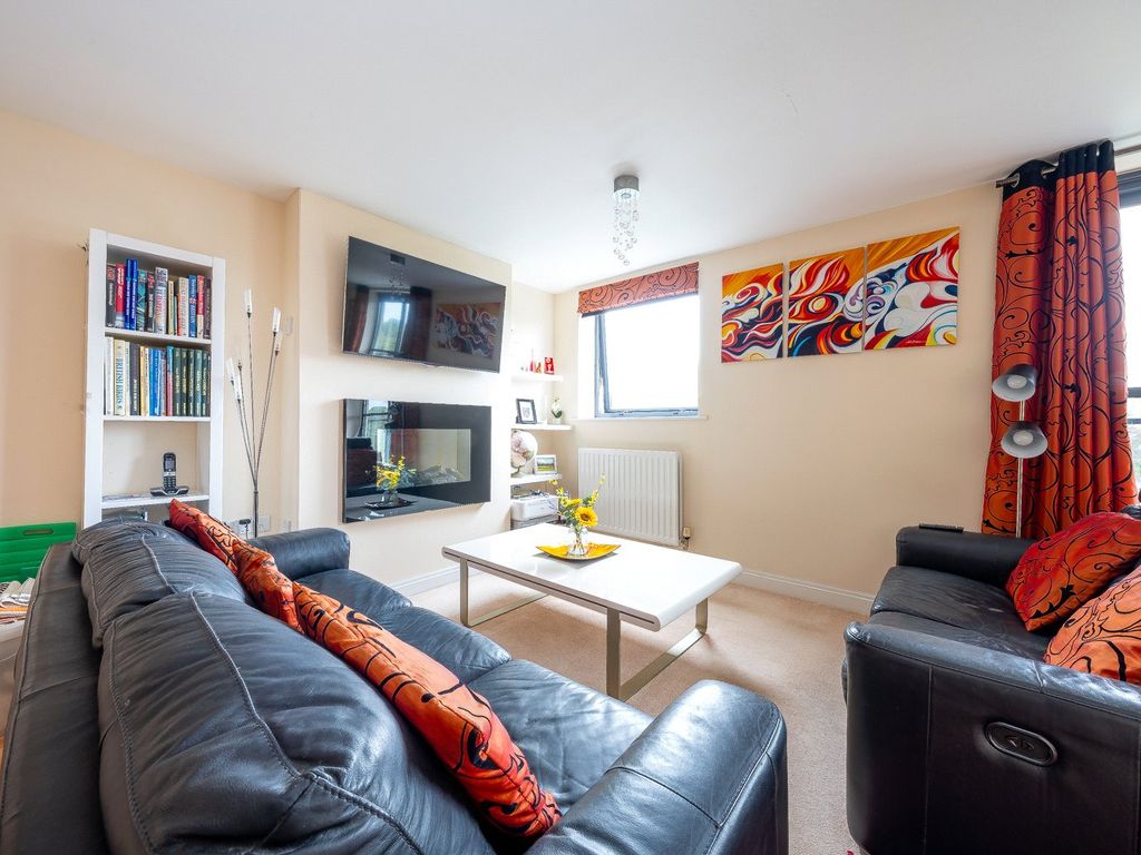 2 bed flat for sale in Clifford Way, Maidstone ME16, £220,000
