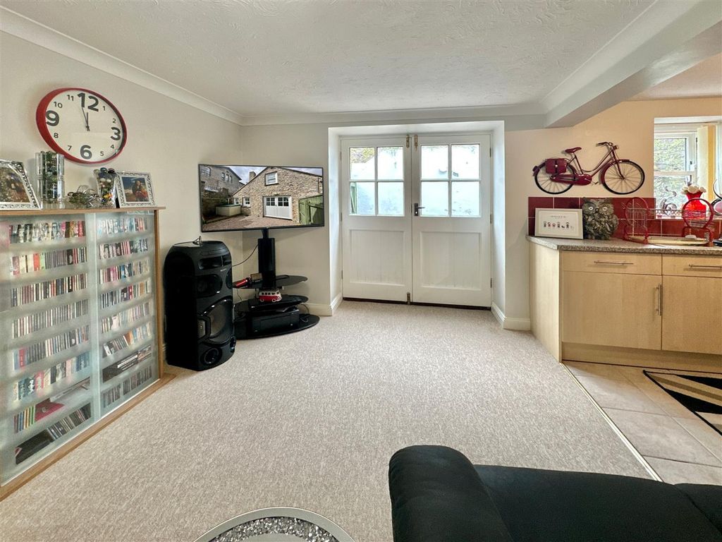 2 bed flat for sale in Drew Street, Brixham TQ5, £185,000