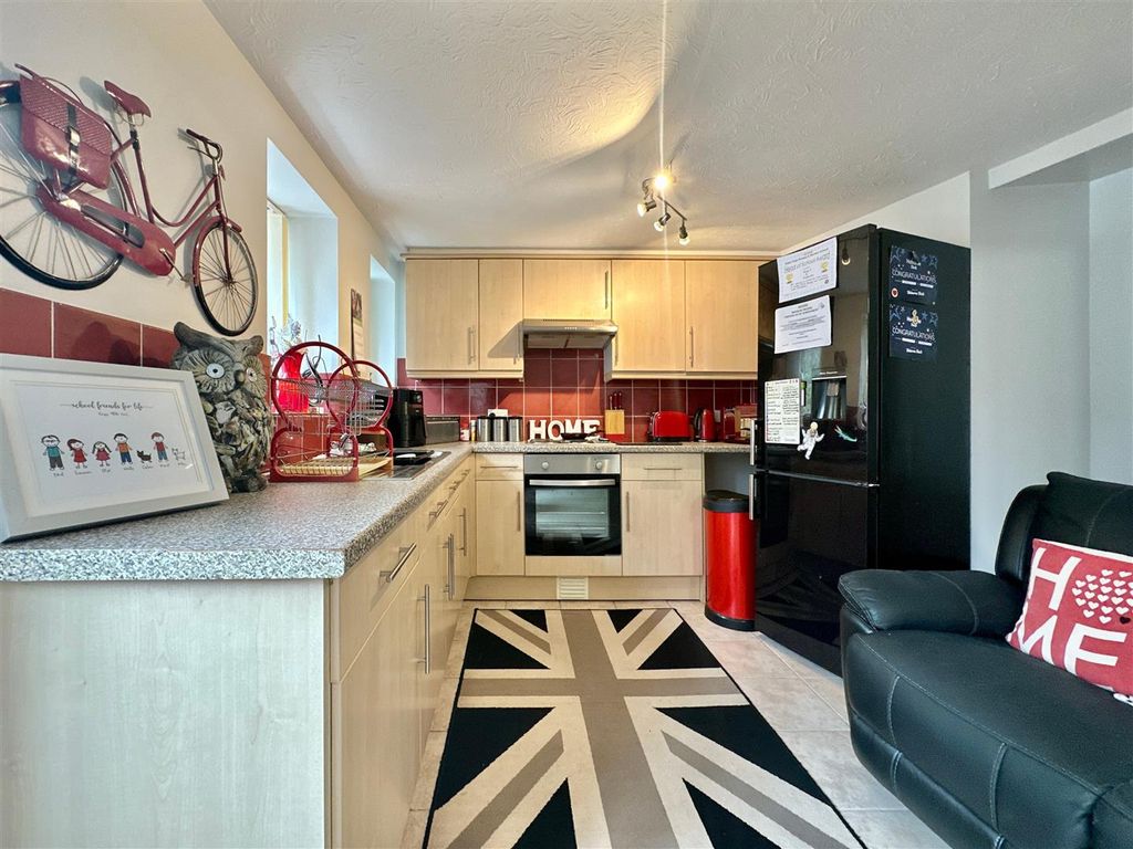 2 bed flat for sale in Drew Street, Brixham TQ5, £185,000