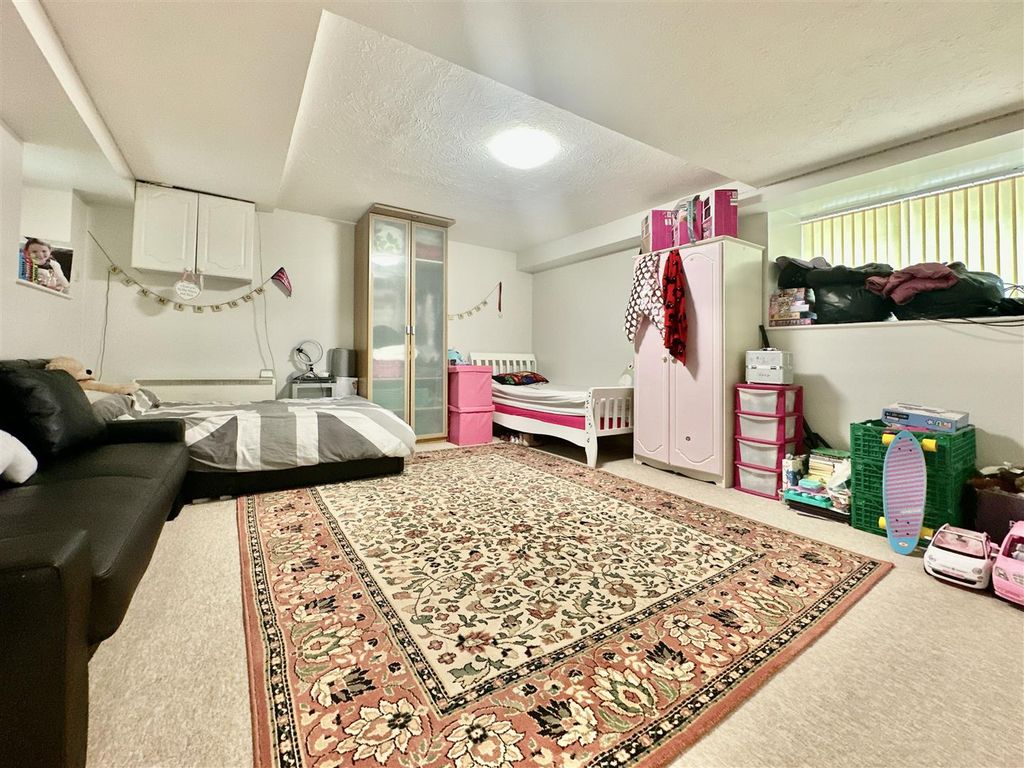 2 bed flat for sale in Drew Street, Brixham TQ5, £185,000