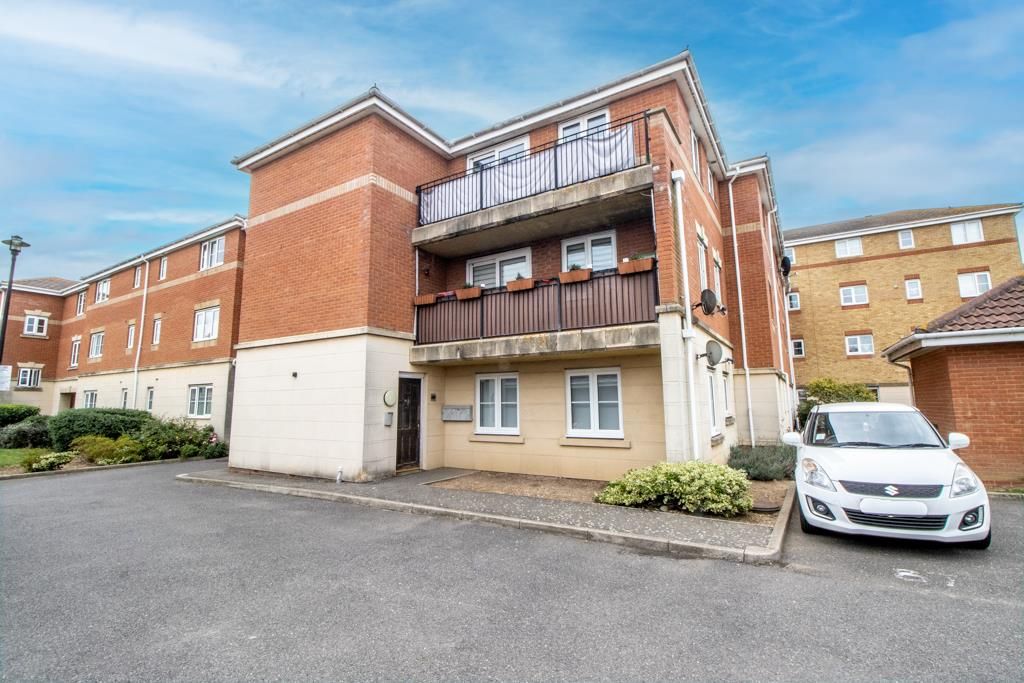 1 bed flat for sale in Collier Way, Southend-On-Sea SS1, £170,000