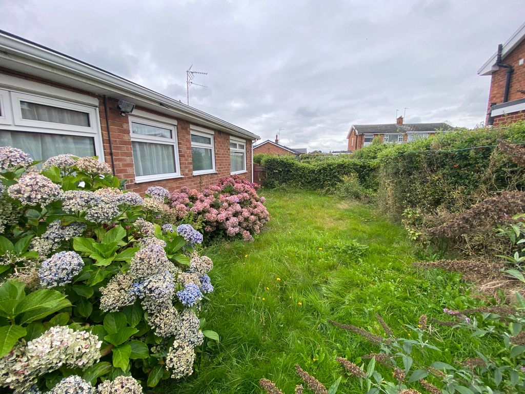 3 bed detached bungalow for sale in Caernarvon Road, Borras LL12, £225,000