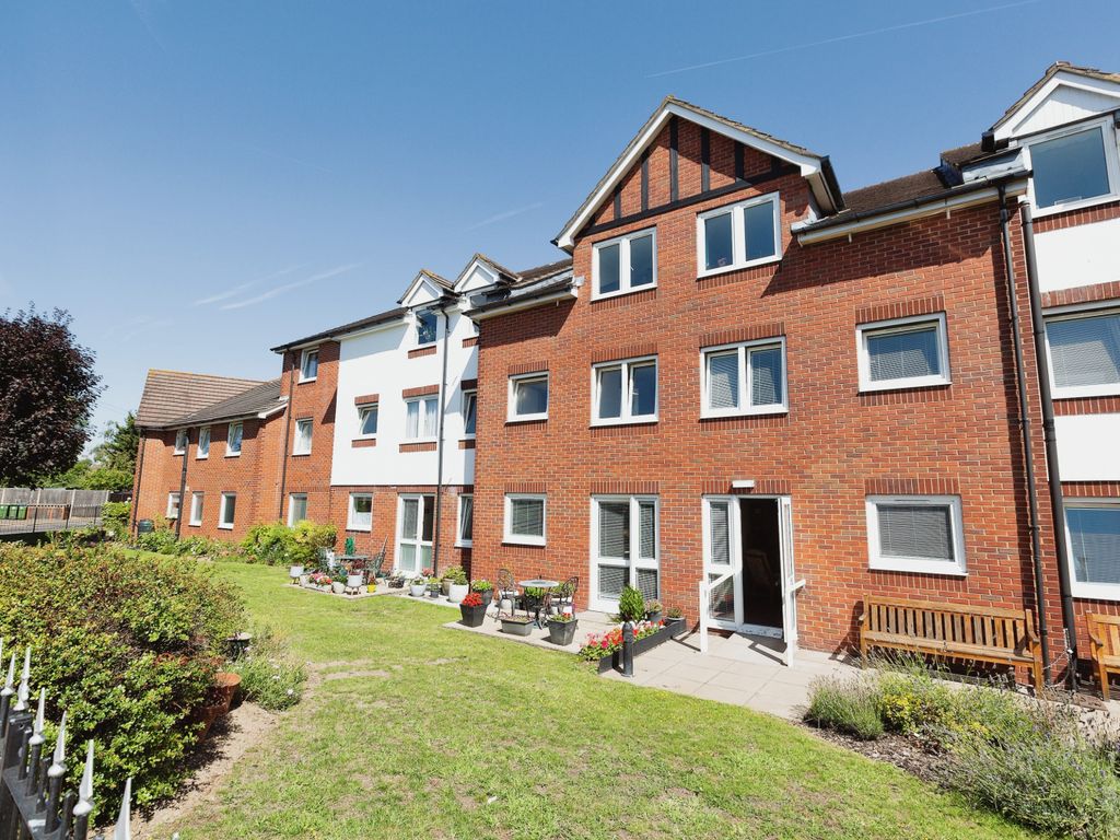 1 bed flat for sale in East Street, Bexleyheath DA7, £179,995