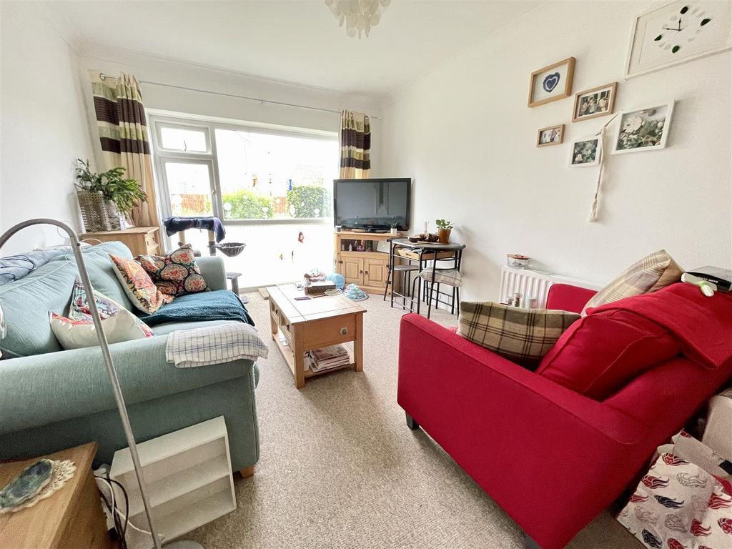 1 bed flat for sale in Freshwater Drive, Hamworthy, Poole BH15, £169,950