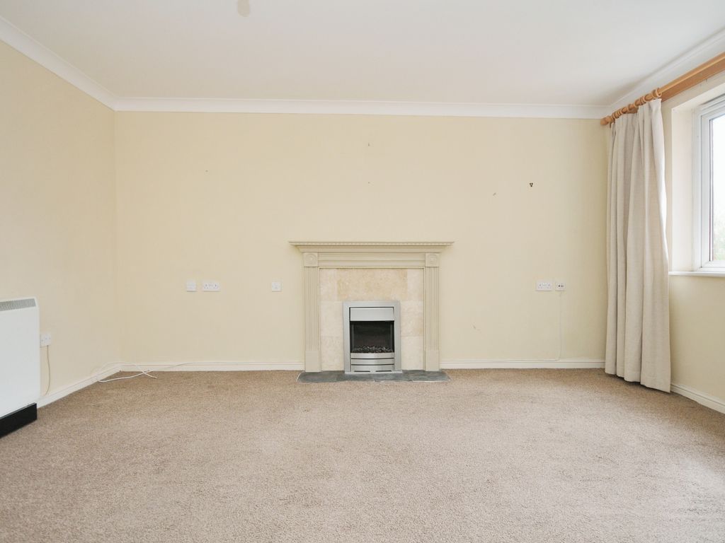 1 bed flat for sale in Culverley Road, London SE6, £120,000