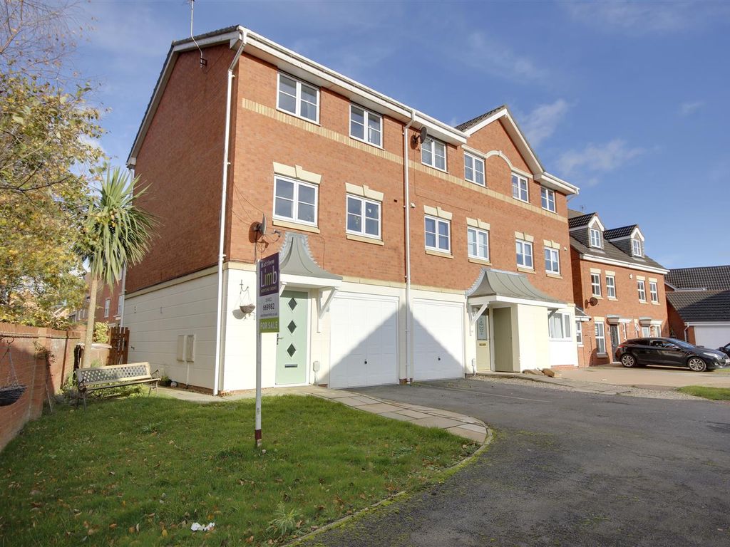 3 bed town house for sale in Barberry Court, Brough HU15, £219,950