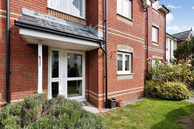 1 bed flat for sale in Willow Court, Alton GU34, £145,000