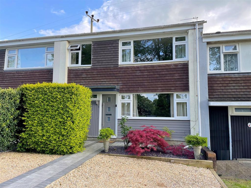 3 bed property for sale in Gainsborough Avenue, Kintbury, Hungerford RG17, £329,950