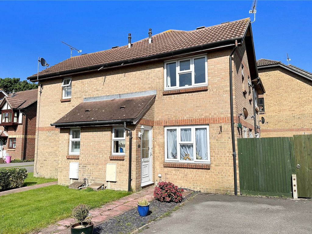 1 bed terraced house for sale in Kendal Close, Littlehampton, West Sussex BN17, £210,000