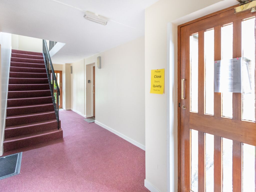 1 bed flat for sale in Castle Gait, Paisley, Renfrewshire PA1, £80,000