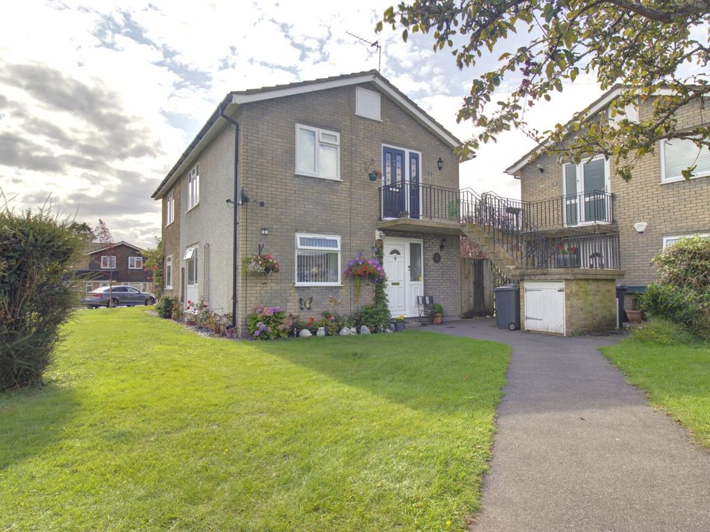 2 bed maisonette for sale in Hayfield Drive, Hazlemere, High Wycombe HP15, £315,000