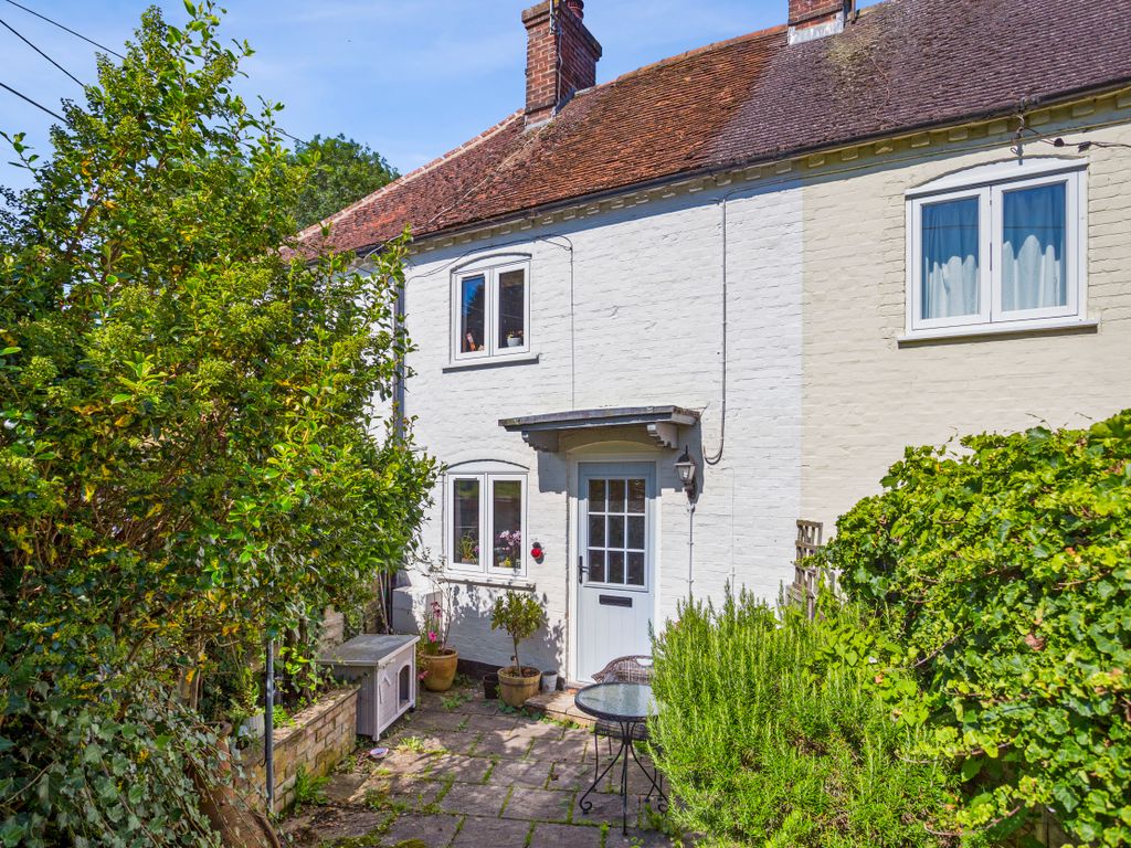 2 bed cottage for sale in Down View, Hungerford RG17, £295,000