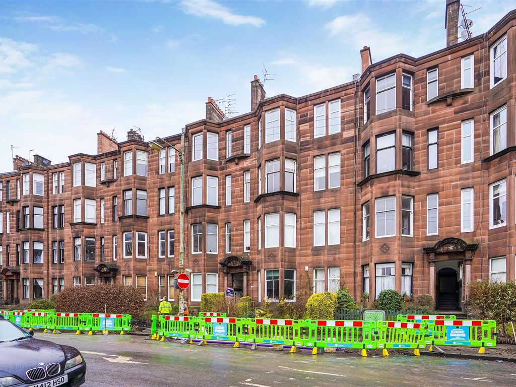 2 bed flat for sale in Novar Drive, Dowanhill, Glasgow G12, £270,000