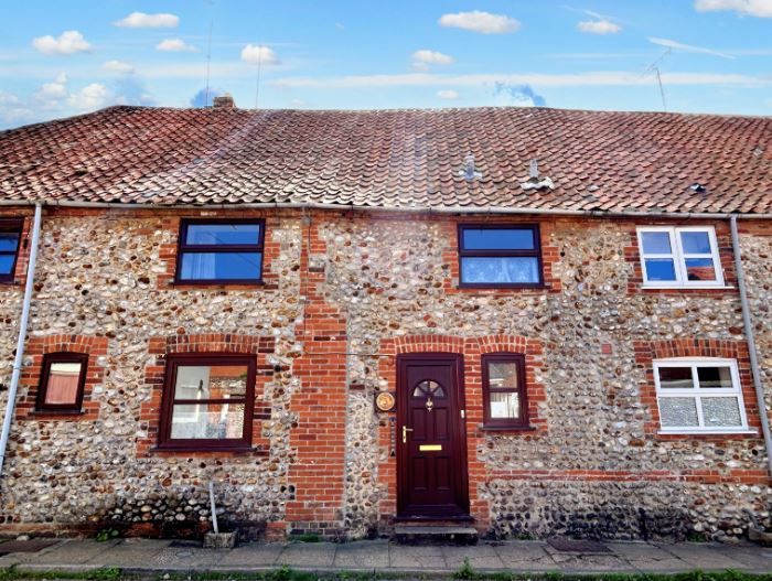 3 bed terraced house for sale in Hall Staithe, Fakenham NR21, £235,000