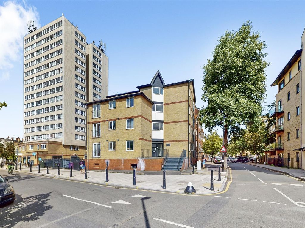 1 bed flat for sale in Astra Apartments, Globe Road, Bethnal Green E2, £300,000