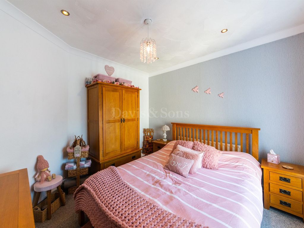 3 bed end terrace house for sale in Chapel Farm Terrace, Cwmcarn, Newport. NP11, £199,000