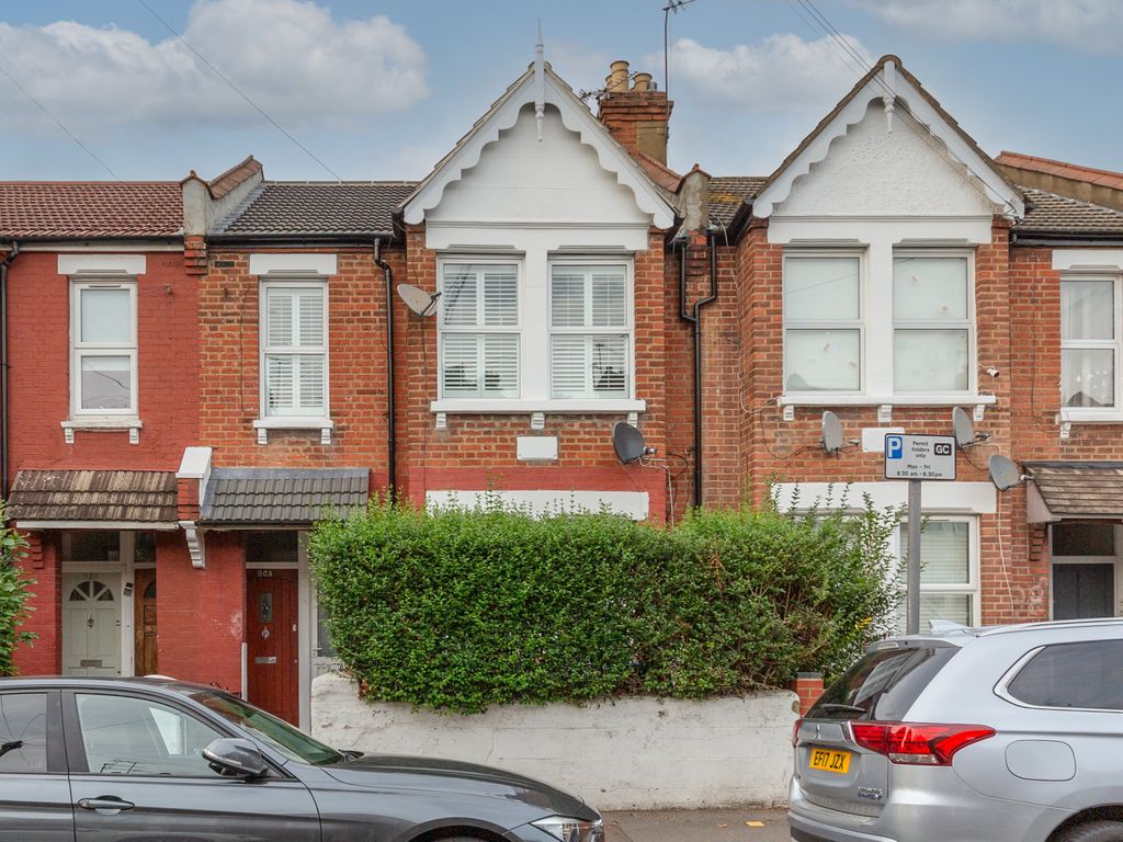 2 bed flat for sale in Deacon Road, London NW2, £310,000