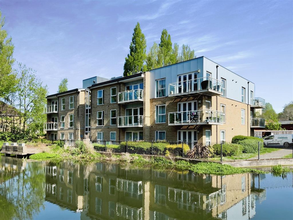 2 bed flat for sale in Croxley Road, Nash Mills Wharf, Hemel Hempstead HP3, £108,500