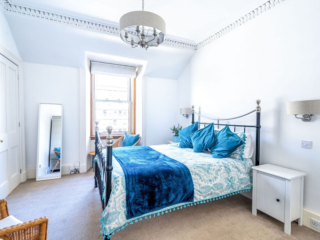 2 bed flat for sale in Lady Lawson Street, Edinburgh EH3, £235,000