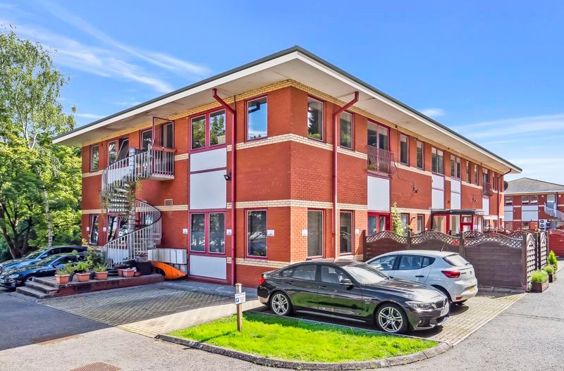 2 bed flat for sale in Boundary Road, Loudwater, High Wycombe HP10, £265,000
