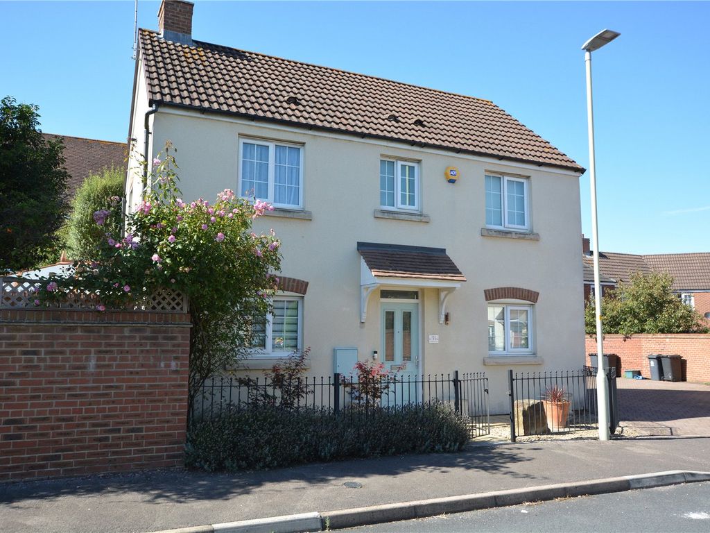 3 bed detached house for sale in Lyneham Drive, Kingsway, Gloucester, Gloucestershire GL2, £300,000