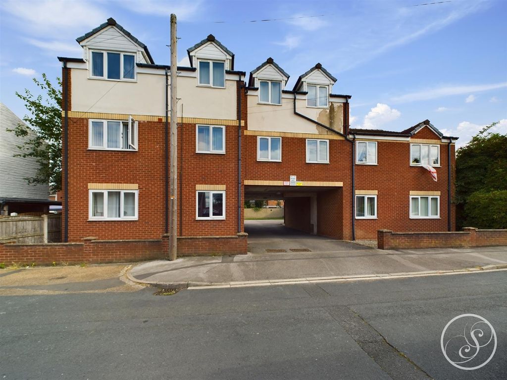 2 bed flat for sale in Briggs Row, Featherstone, Pontefract WF7, £98,000