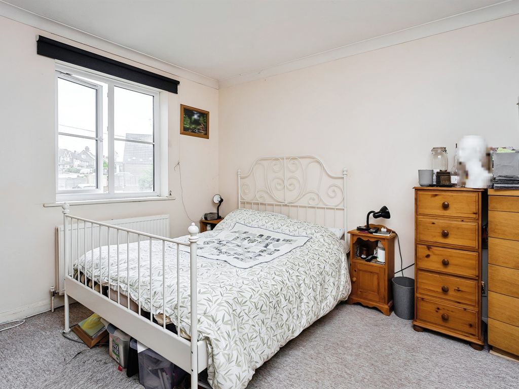 1 bed flat for sale in Haywards Road, Haywards Heath RH16, £190,000